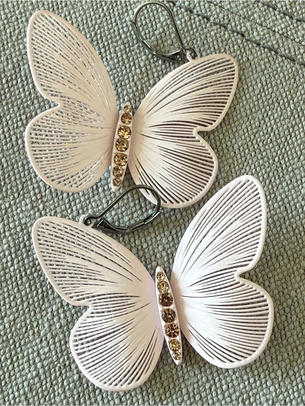 Butterfly Earring Soft Pink - Picture 4 of 9